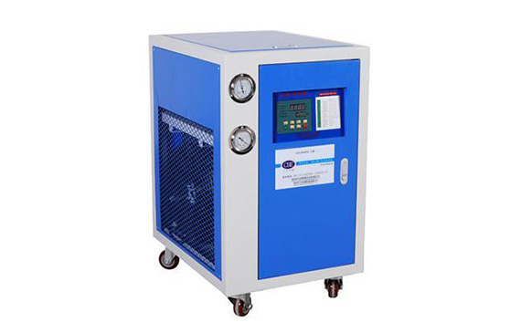 工業冷水機檢漏.jpg